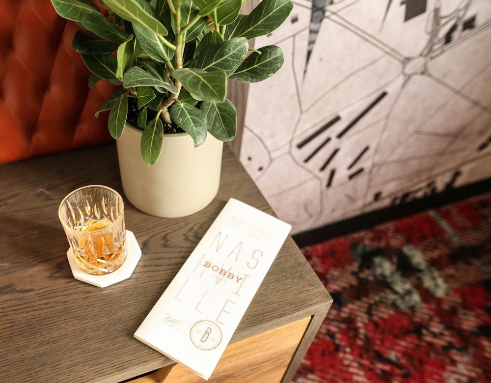 Bobby Hotel Нашвил Екстериор снимка